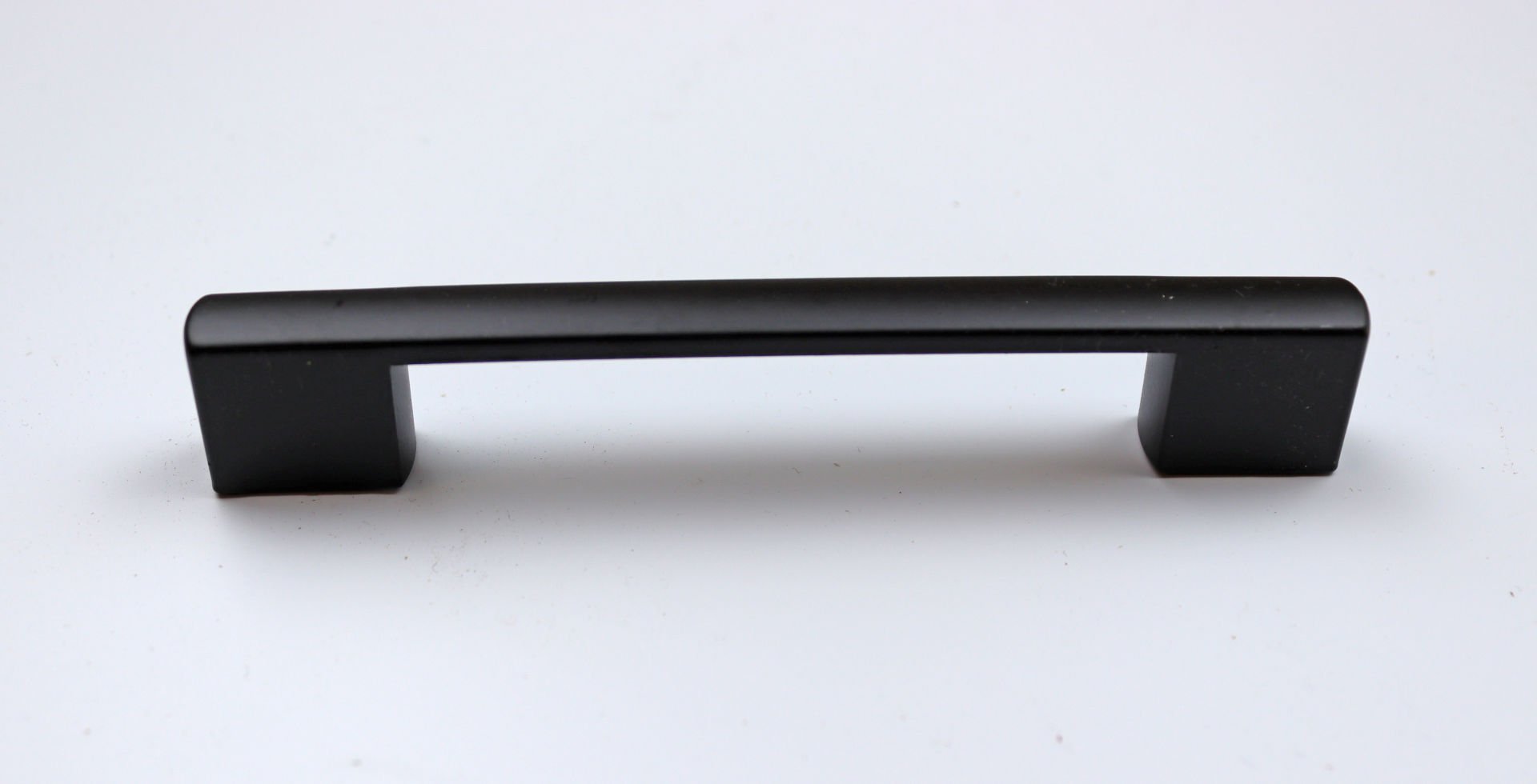 MAT SİYAH METAL DOLAP KULP